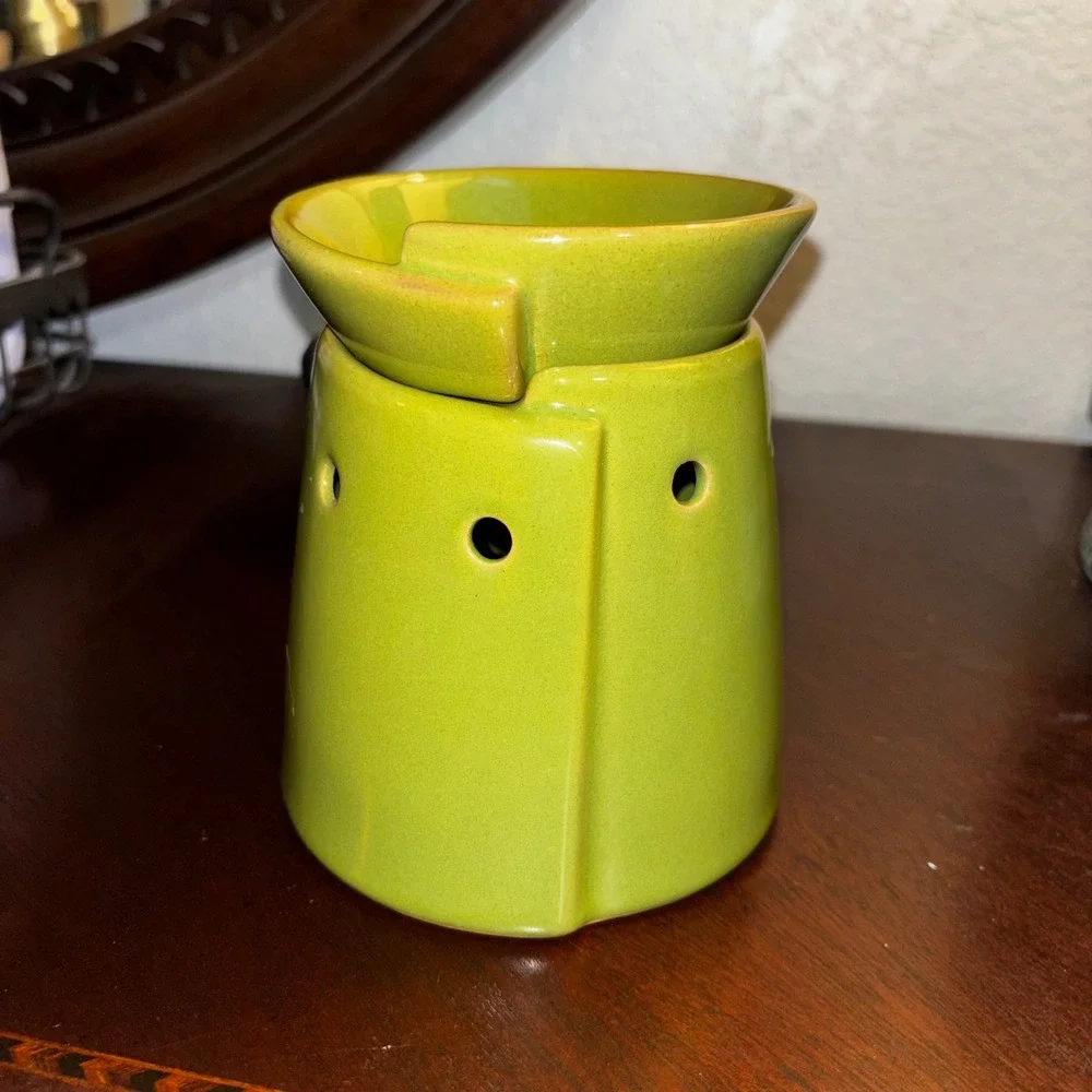 Scentsy Electric Wax Warmer Lime Green Ceramic Modern‎ Wrap Design with 20W bulb